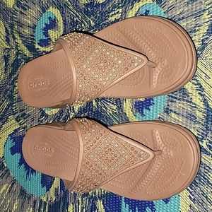Gorgeous crocs women's Monterey Embellished wedge flip flops sandals 🩴